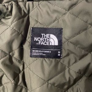 Medium green north face coat